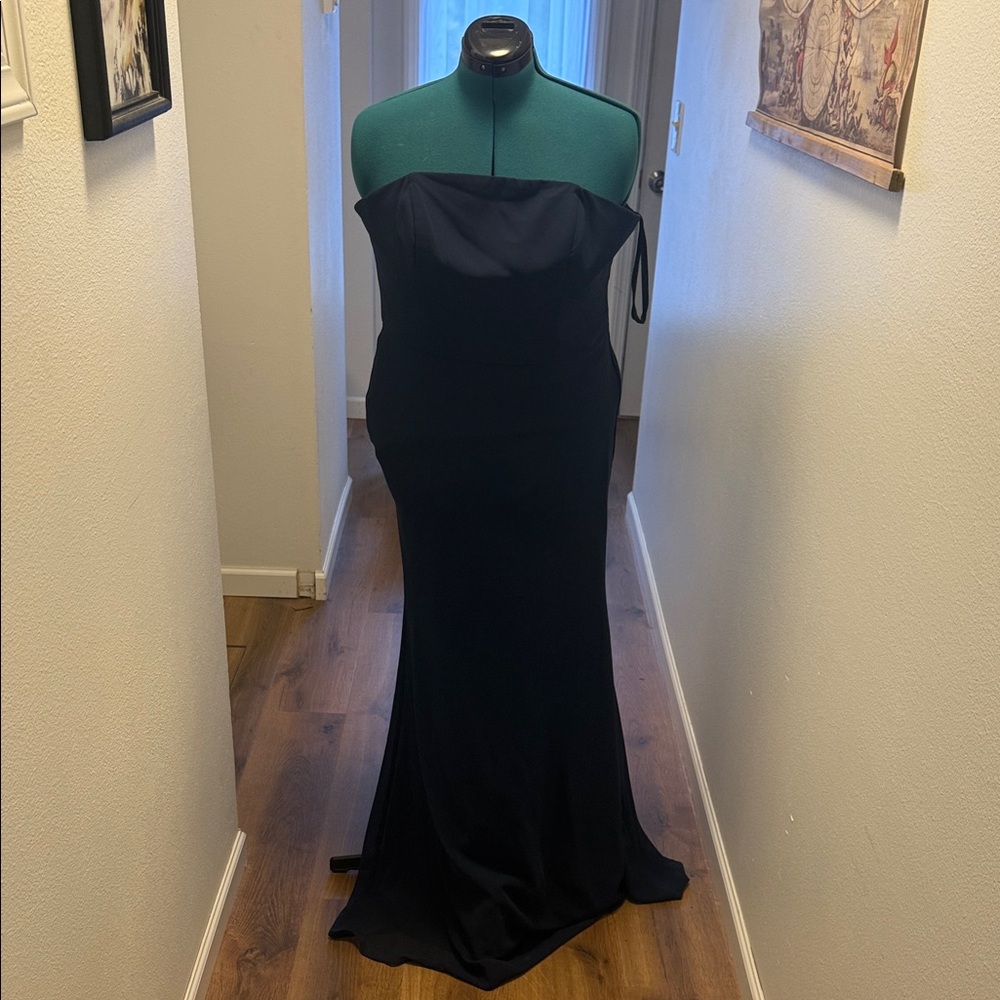 Elegant Navy Strapless Evening Gown